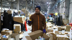 Los carteros de Le&oacute;polis siguen entregando paquetes pese a la guerra