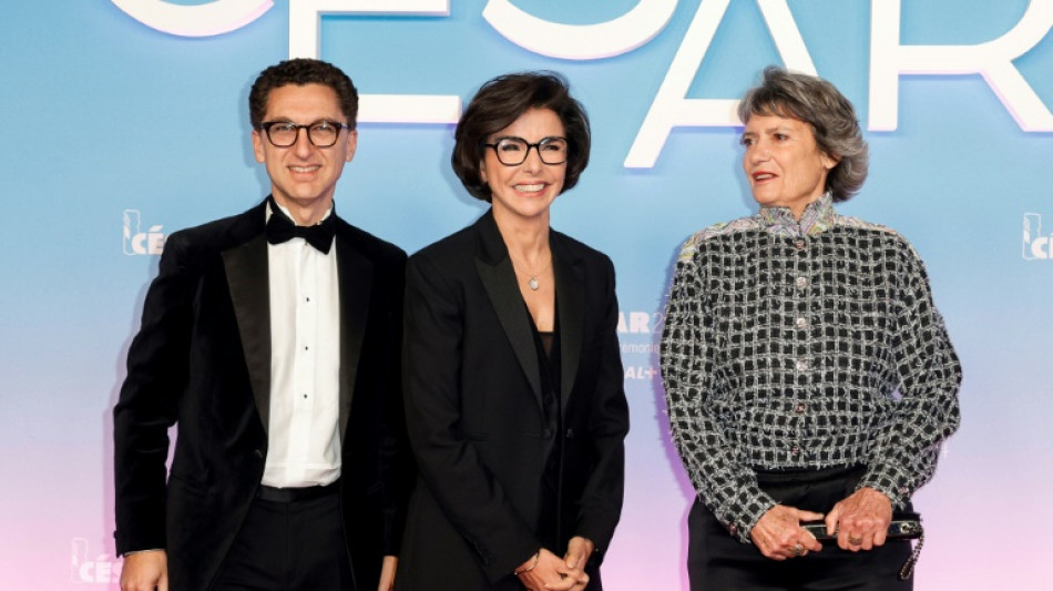 Judith Godr&egrave;che, ovationn&eacute;e debout aux C&eacute;sar, d&eacute;nonce "l'impunit&eacute;" au cin&eacute;ma
