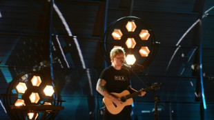 De volta aos palcos, Ed Sheeran diz que situa&ccedil;&atilde;o em Gaza &eacute; "injustific&aacute;vel"