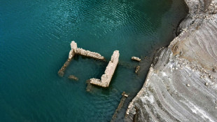 Un villaggio greco emerge da un lago a causa della siccit&agrave;