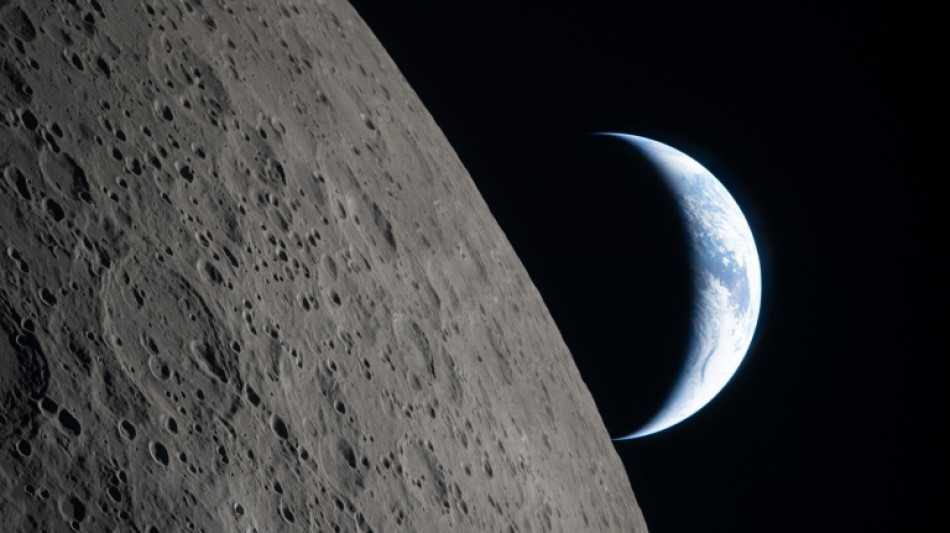 "Escalofr&iacute;os": los astronautas de Artemis dicen que el sobrevuelo lunar a&uacute;n los estremece
