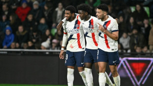 Ligue 1: le PSG triomphe avec peine de Metz grâce à ses "titis" et Doué