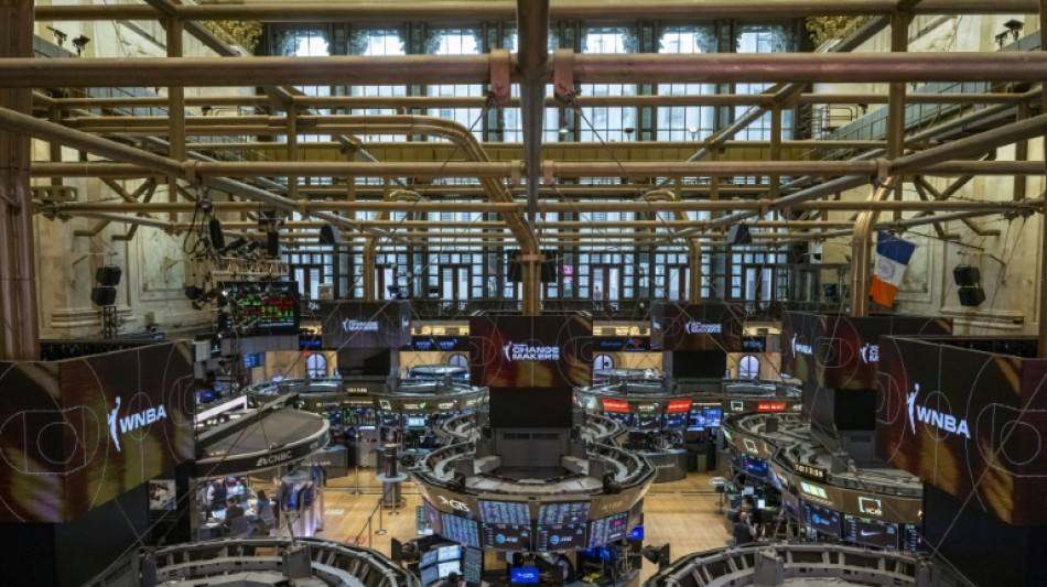 Wall Street en ordre dispers&eacute;, les vieilles valeurs du Dow Jones brillent
