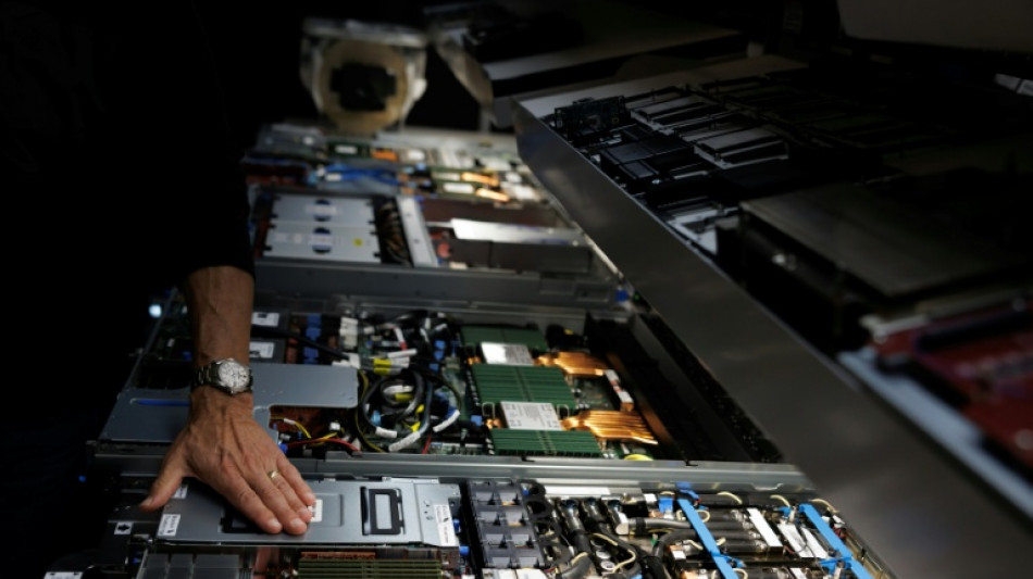 Amazon busca marcar diferencia en la batalla para entrenar a la IA