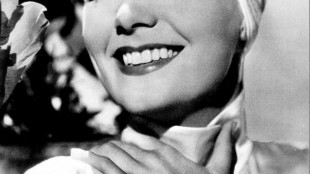 Greta Garbo rinasce con l'Ia, la Divina resuscitata in uno spot