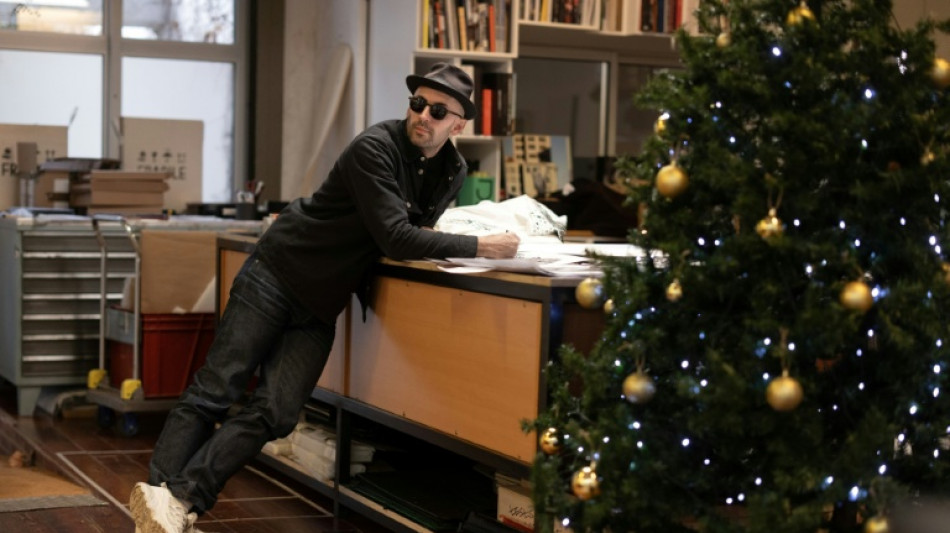 Quarante ans après Christo et Jeanne-Claude, JR prépare sa transformation du Pont-Neuf