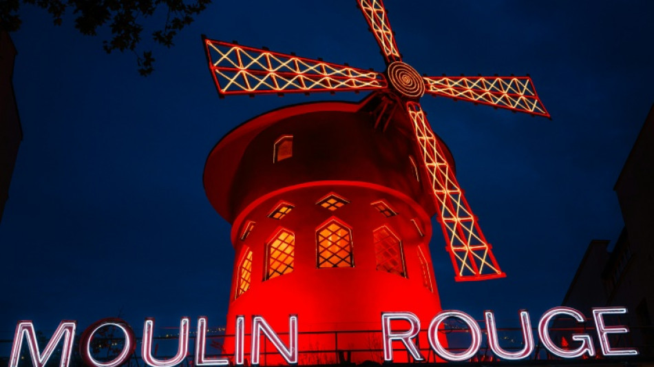 Pariser Wahrzeichen: Windm&uuml;hlenfl&uuml;gel des Moulin Rouge eingest&uuml;rzt 