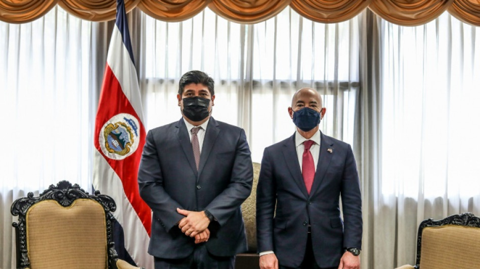 El secretario de Seguridad de EEUU firma en Costa Rica un acuerdo para atender la migraci&oacute;n