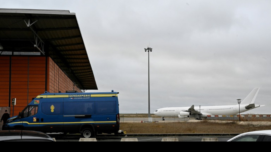 Avion bloqu&eacute; dans la Marne: deux Indiens devant un juge d'instruction, red&eacute;collage pr&eacute;vu lundi