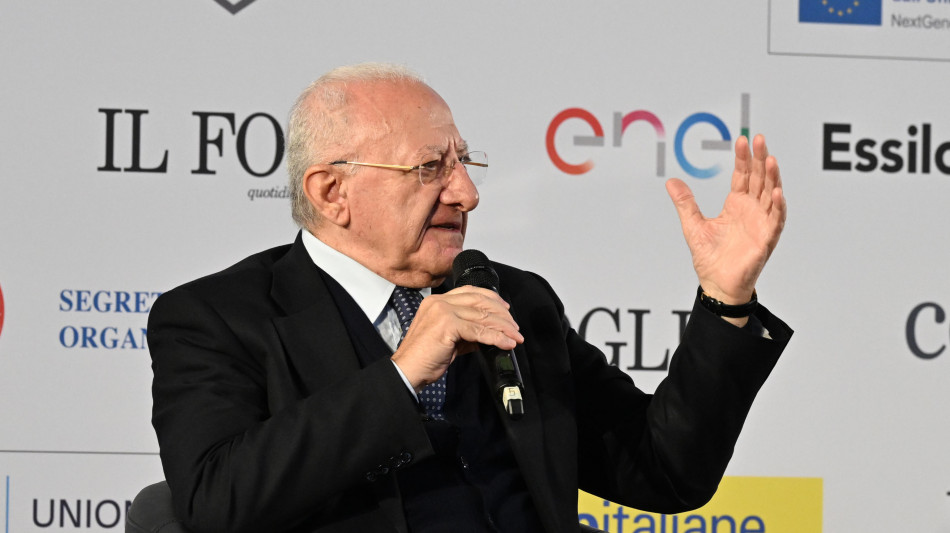 De Luca, su condono e pensioni a destra 'ciucci e cialtroni'