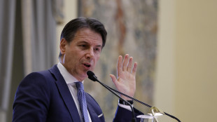 Conte, volano stracci sulle banche ma si investe per le armi
