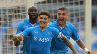 Napoli vence Lecce e segue na lideran&ccedil;a do Campeonato Italiano