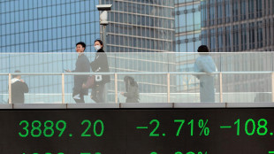 Borsa: Hong Kong negativa, apre a -1,08%