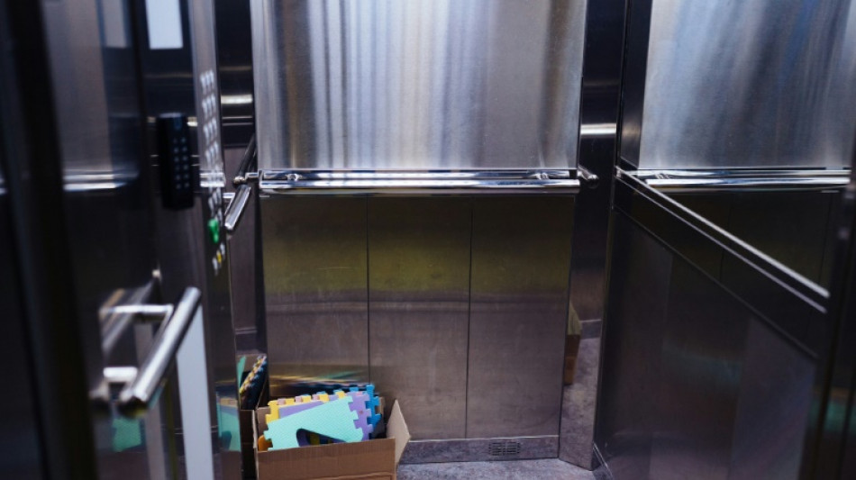 El suplicio de vivir en un 27&ordm; piso sin ascensor a causa de los bombardeos rusos