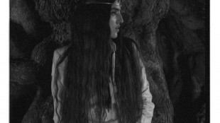 Joan Thiele torna con il nuovo singolo Allucinazione