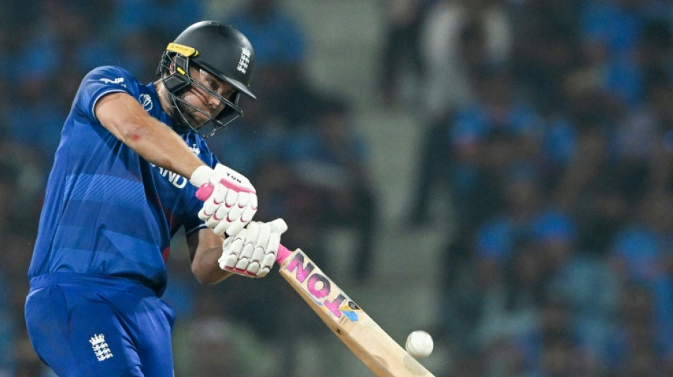 Australia prepare to strike final blow on old enemy England