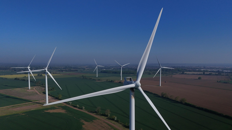 Legambiente, doppia maglia nera all'Italia per dipendenza fossili e costo bollette