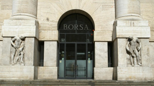 Borsa: Milano amplia calo (-1,3%), giù Leonardo e Unicredit