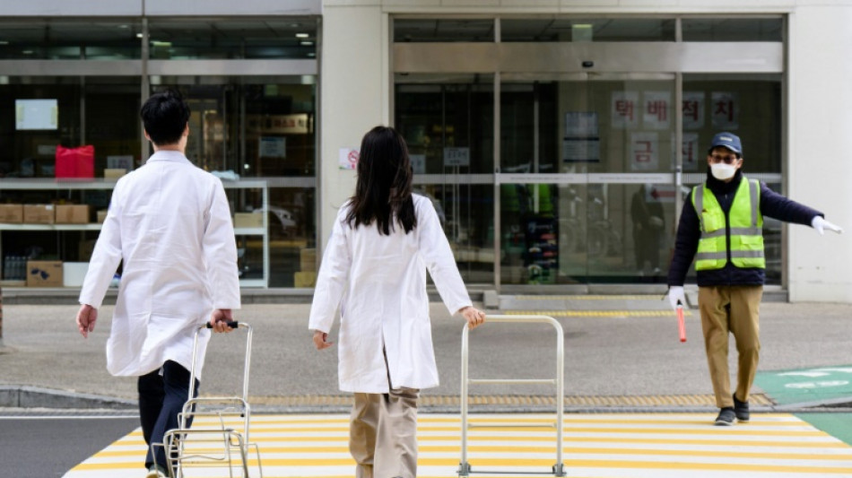 Gr&egrave;ves en Cor&eacute;e du Sud: le gouvernement offre de n&eacute;gocier avec les m&eacute;decins