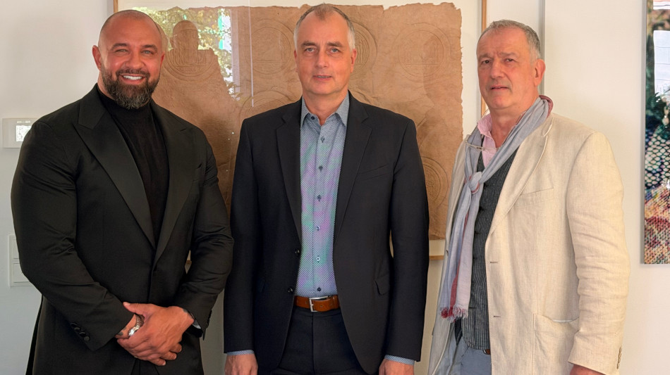 Alex Bodi y el Prof. Dr. Stefan Haupt acuerdan una colaboraci&oacute;n para una colecci&oacute;n de arte legendaria en Ruman&iacute;a